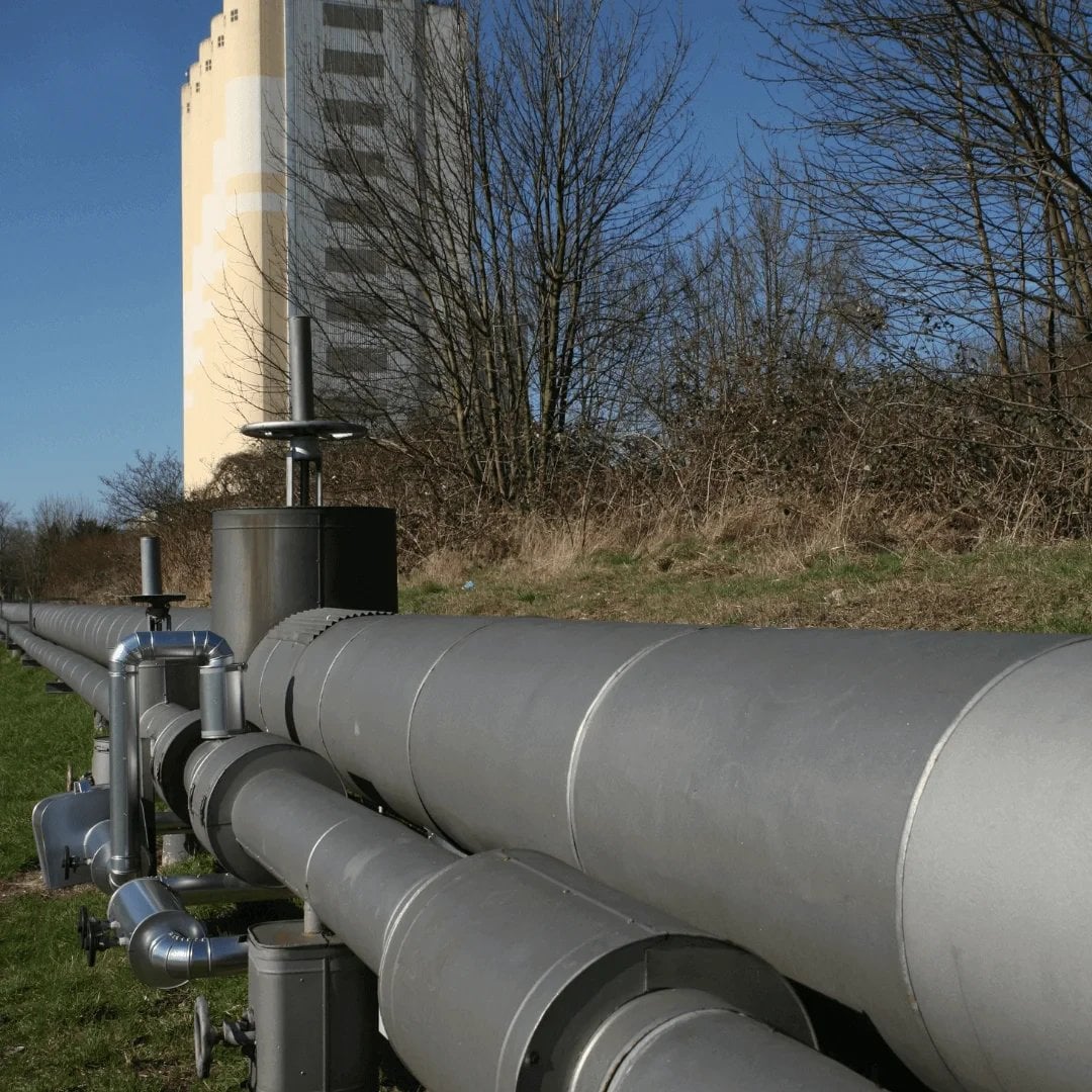 Duto industrial de grande diâmetro com válvulas